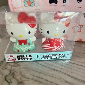 Hello Kitty ceramic salt and pepper shakers